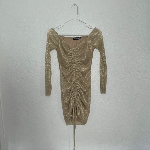 PrettyLittleThing Gold Metallic Plisse Ruched Front Bardot Bodycon Dress US6 - Picture 11 of 12